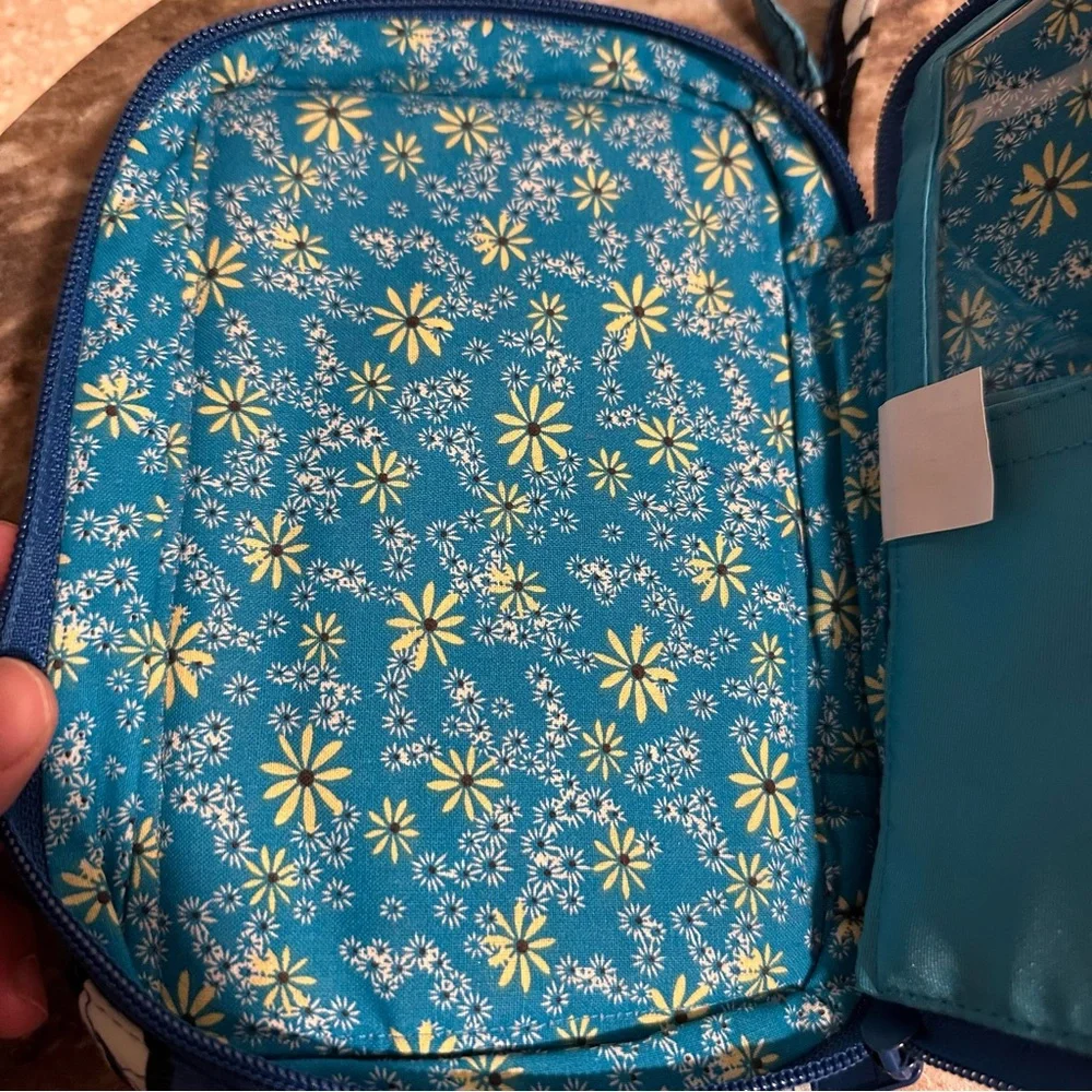 Vera Bradley Floral Quilted Wristlet Small Tech Wallet Bayou Blue Pattern NWOT